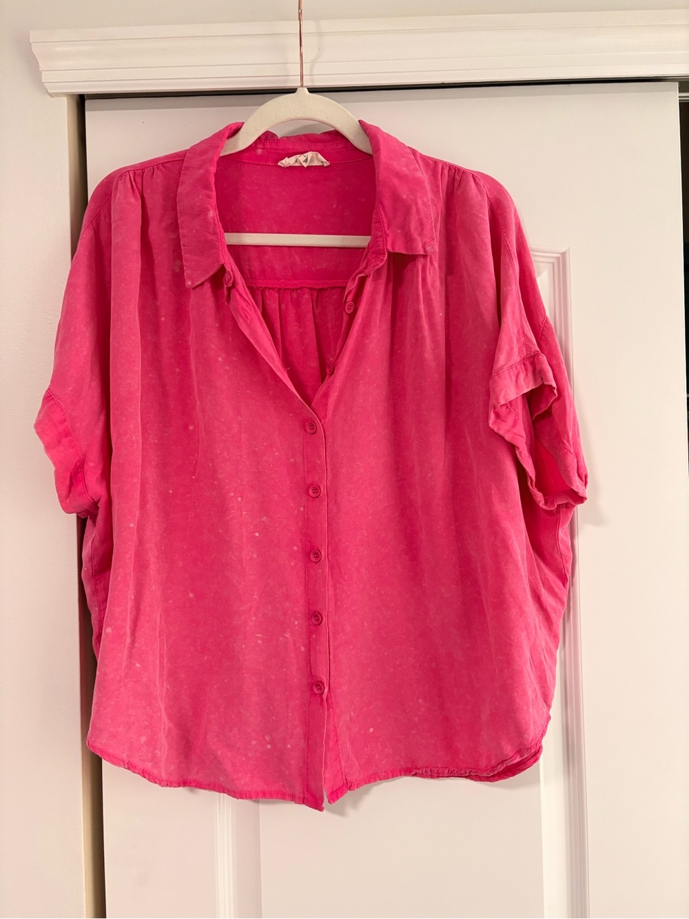 eesome Bright Pink Short-Sleeve Button-Down Blouse